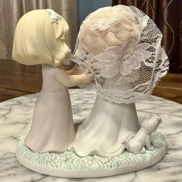 Precious Moments Sisters Are Tied Together With Heart Strings 2008 Wedding Bride - Picture 3 of 9